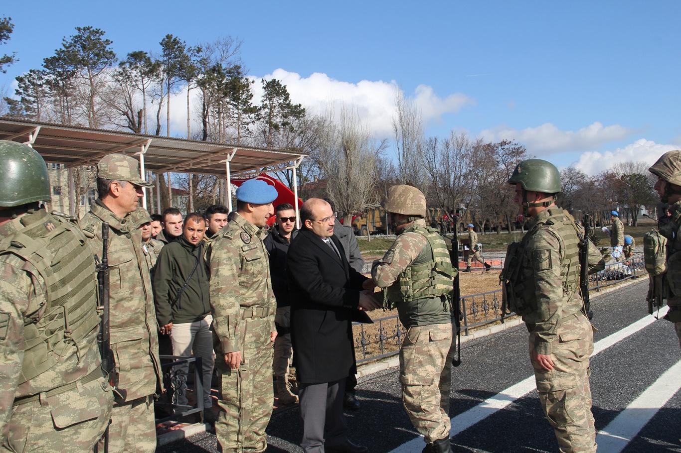 Bitlis'ten 208 asker Suriye'ye gönderildi
